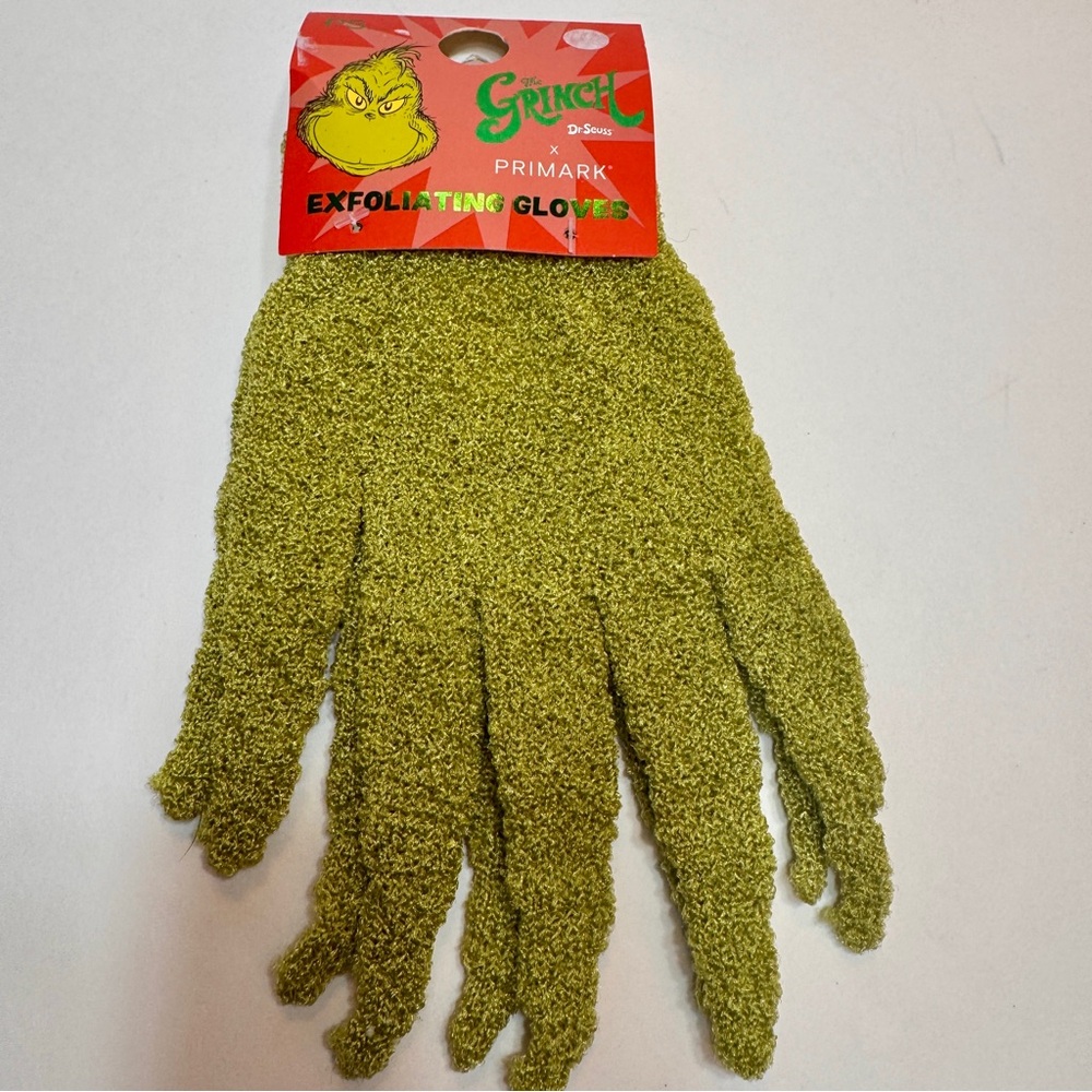 NWT The Grinch Exfoliating Gloves from the Primark collection. Green gloves